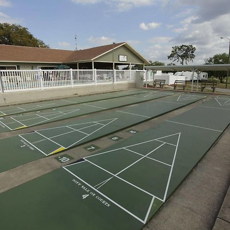 كليرمون Clerbrook Golf & Rv Resort Caravan Park المظهر الخارجي الصورة