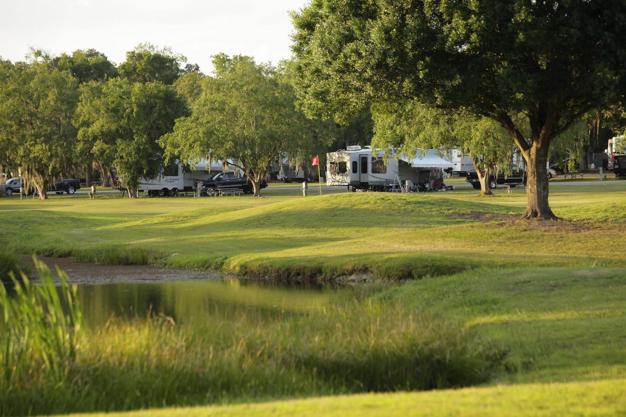 كليرمون Clerbrook Golf & Rv Resort Caravan Park المظهر الخارجي الصورة