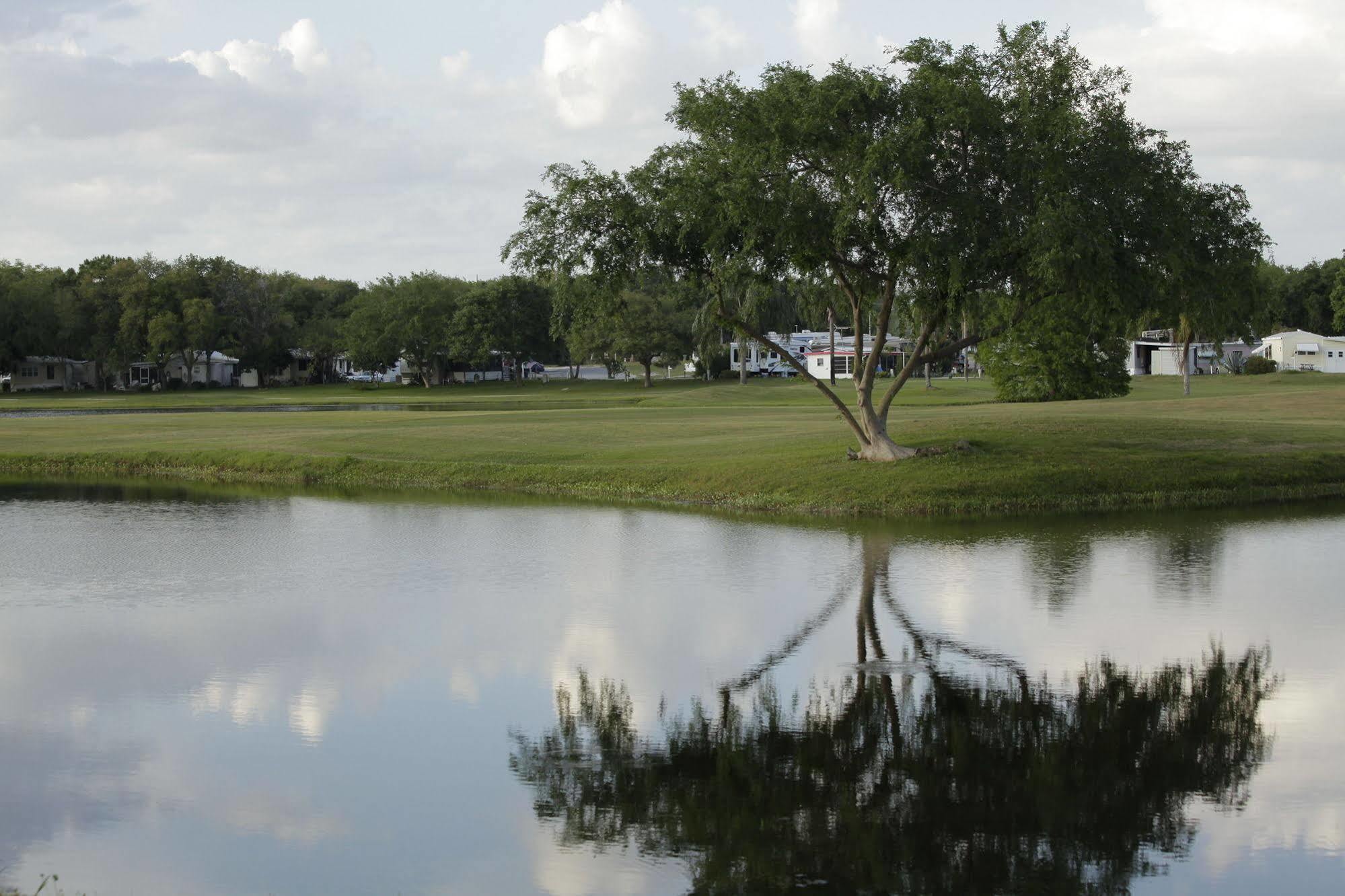كليرمون Clerbrook Golf & Rv Resort Caravan Park المظهر الخارجي الصورة